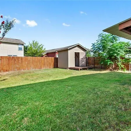 Cozy Home Near Downtown Austin And Airport Exterior photo