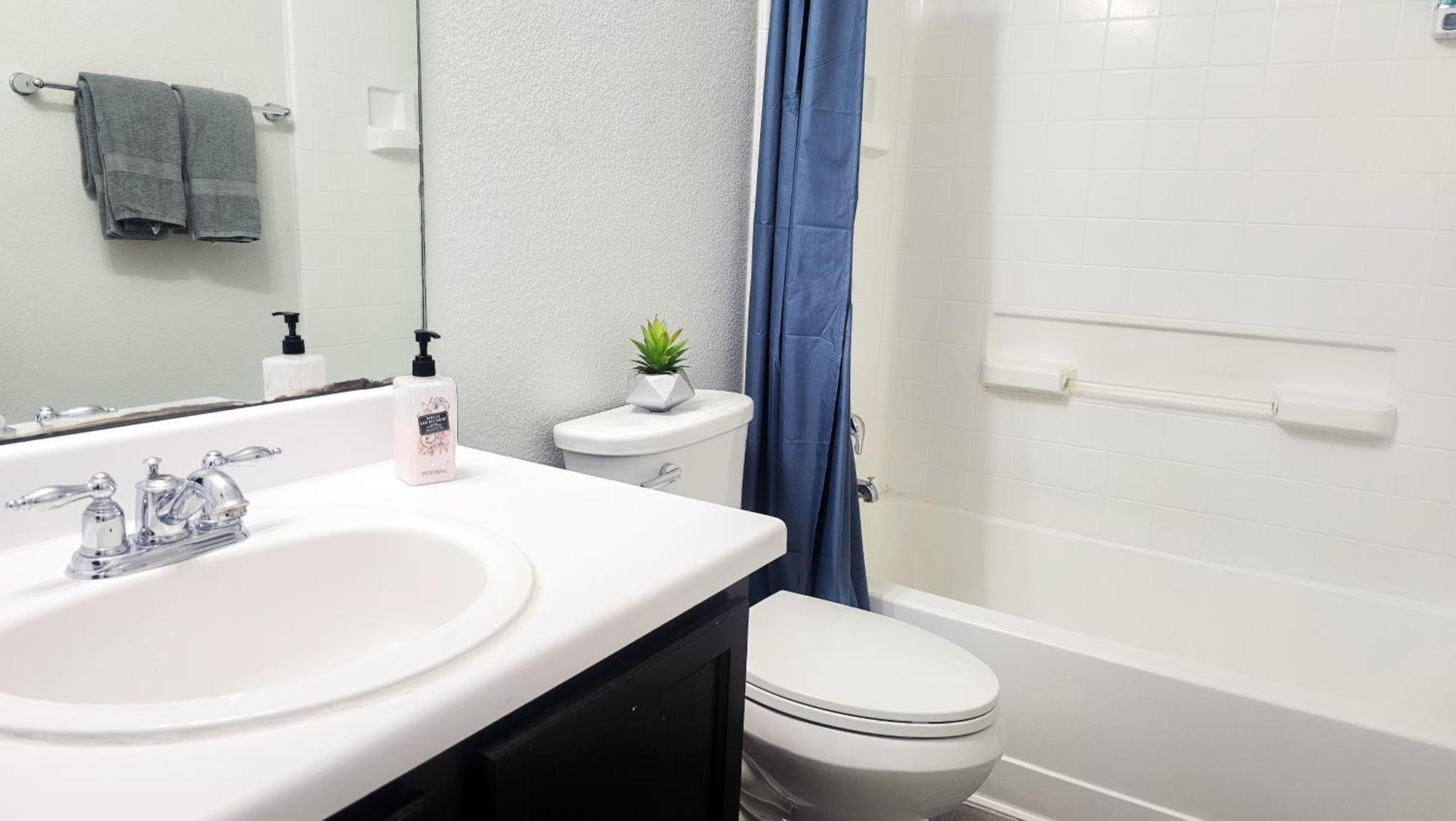 Cozy Near Downtown And Airport Ferienhaus *