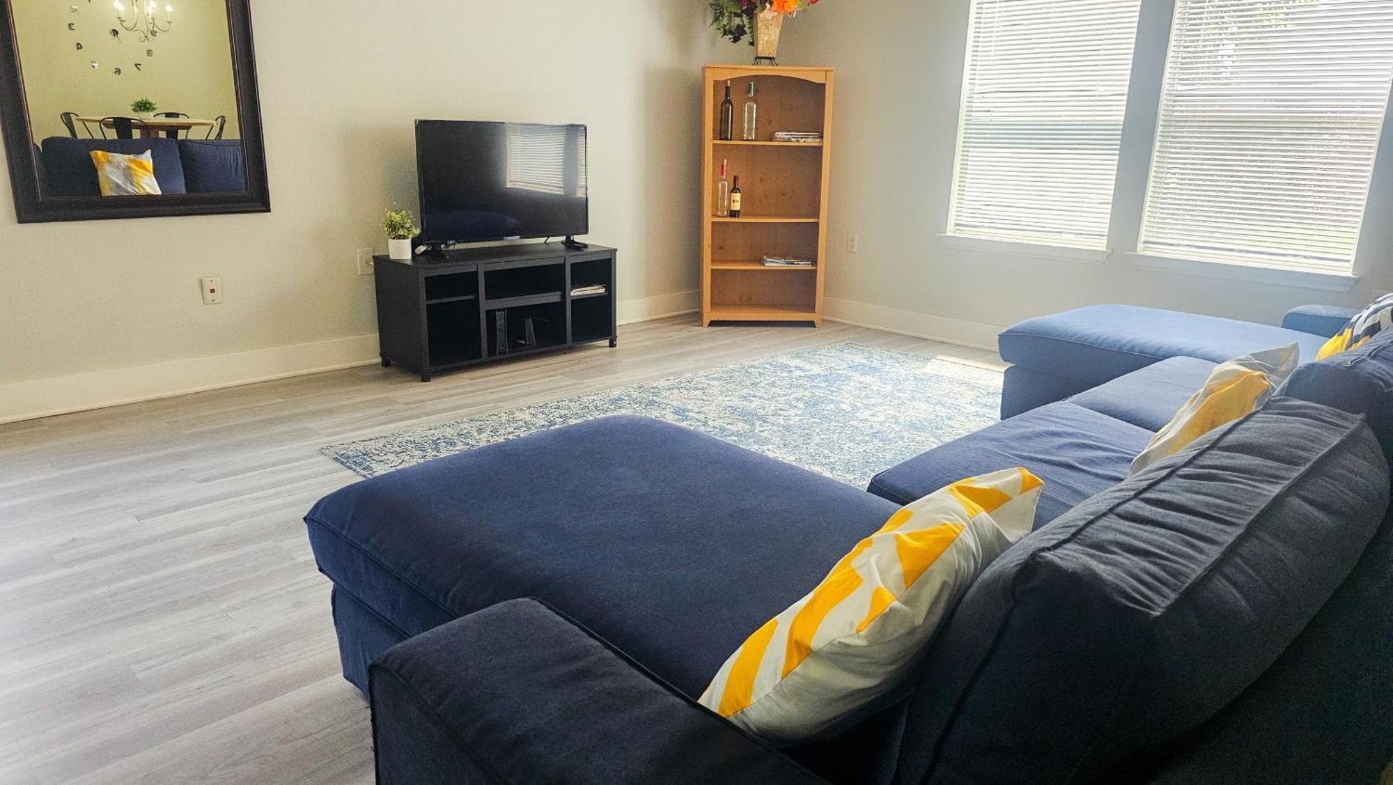 Cozy Near Downtown And Airport Ferienhaus *