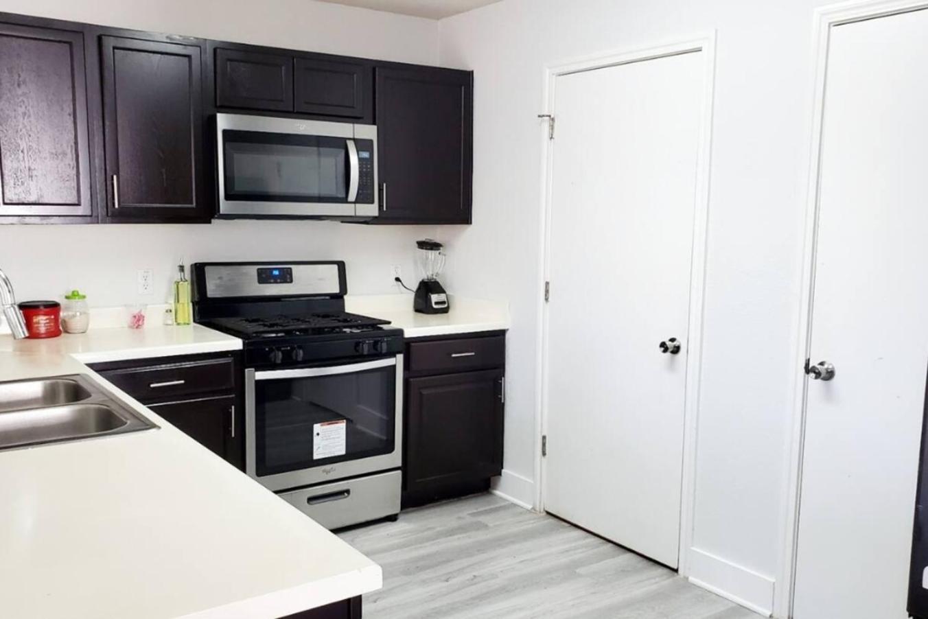 Ferienhaus Cozy Near Downtown And Airport